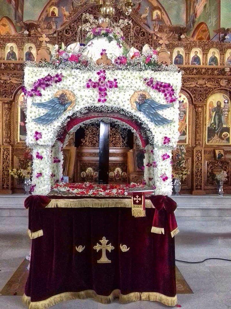 Eπιτάφιοι,κομψοτεχνήματα- Χρειάστηκαν μήνες δουλειά για να στολιστούν [εικόνες] | iefimerida.gr 3