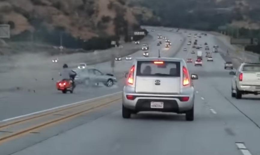 Φοβερό τροχαίο μετά από καβγά οδηγών σε αυτοκινητόδρομο της Καλιφόρνια [βίντεο]  | iefimerida.gr 3