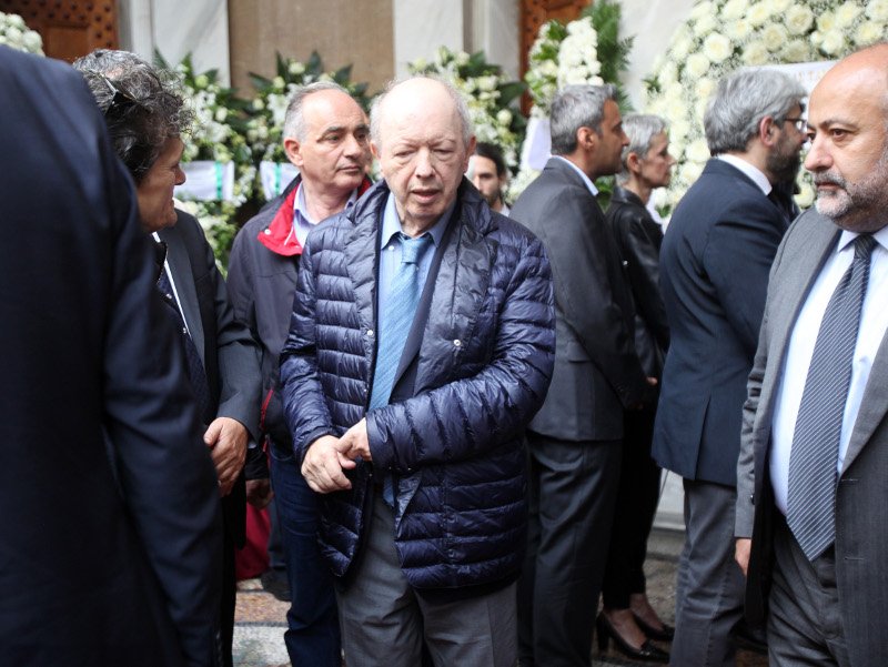 Συγκίνηση στο τελευταίο αντίο στον Αριστείδη Αλαφούζο | iefimerida.gr 13