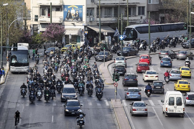 Εκατοντάδες μηχανάκια με φίλους του Παναθηναϊκού συνόδευσαν τον Θανάση Γιαννακόπουλο στην τελευταία του κατοικία [εικόνες] | iefimerida.gr 0
