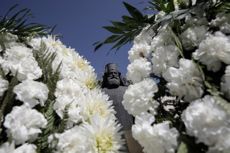 Πλήθος κόσμου στην κηδεία του Χάρρυ Κλυνν -Παρών και ο πρωθυπουργός Αλέξης Τσίπρας [εικόνες] | iefimerida.gr 4