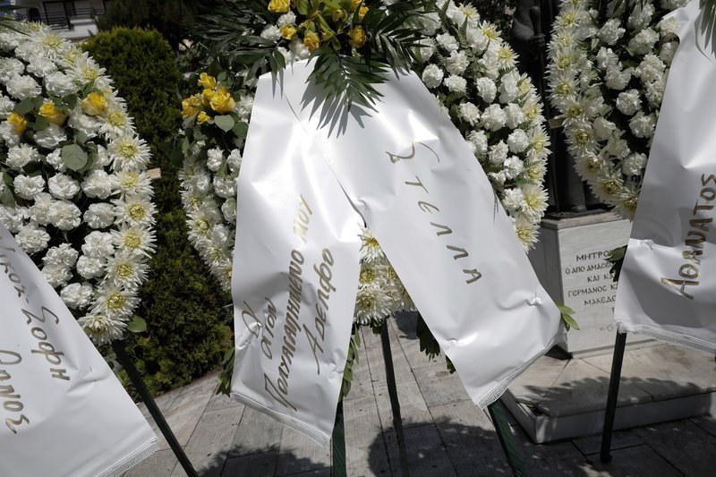 Πλήθος κόσμου στην κηδεία του Χάρρυ Κλυνν -Παρών και ο πρωθυπουργός Αλέξης Τσίπρας [εικόνες] | iefimerida.gr 5