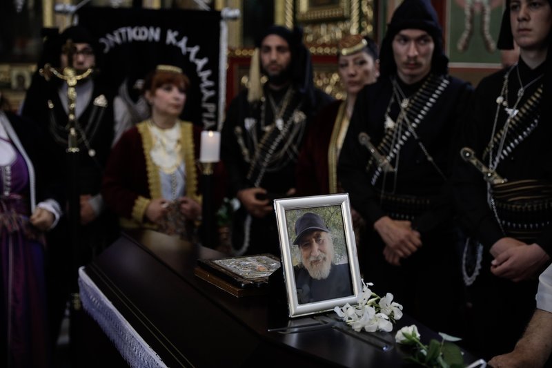 Πλήθος κόσμου στην κηδεία του Χάρρυ Κλυνν -Παρών και ο πρωθυπουργός Αλέξης Τσίπρας [εικόνες] | iefimerida.gr 7