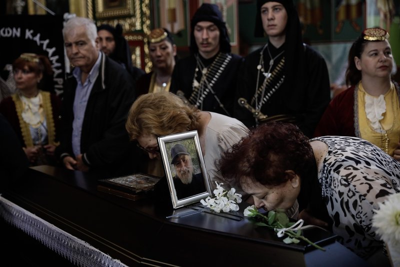 Πλήθος κόσμου στην κηδεία του Χάρρυ Κλυνν -Παρών και ο πρωθυπουργός Αλέξης Τσίπρας [εικόνες] | iefimerida.gr 8