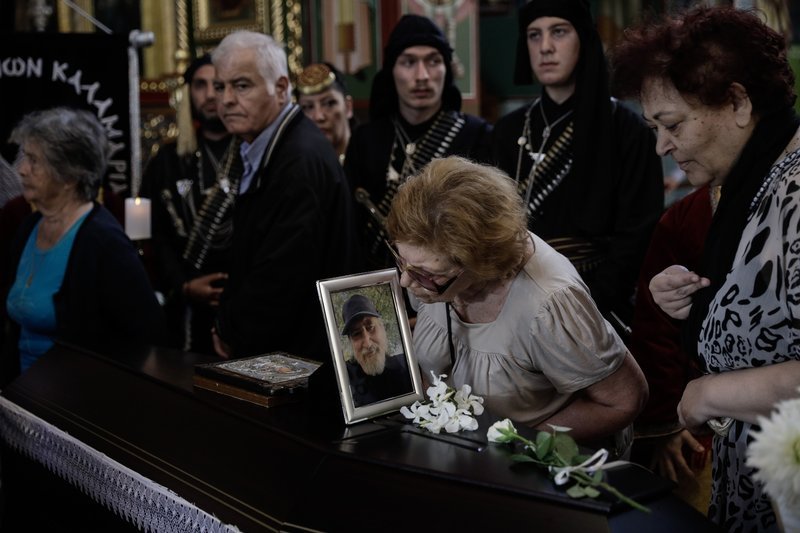 Πλήθος κόσμου στην κηδεία του Χάρρυ Κλυνν -Παρών και ο πρωθυπουργός Αλέξης Τσίπρας [εικόνες] | iefimerida.gr 9