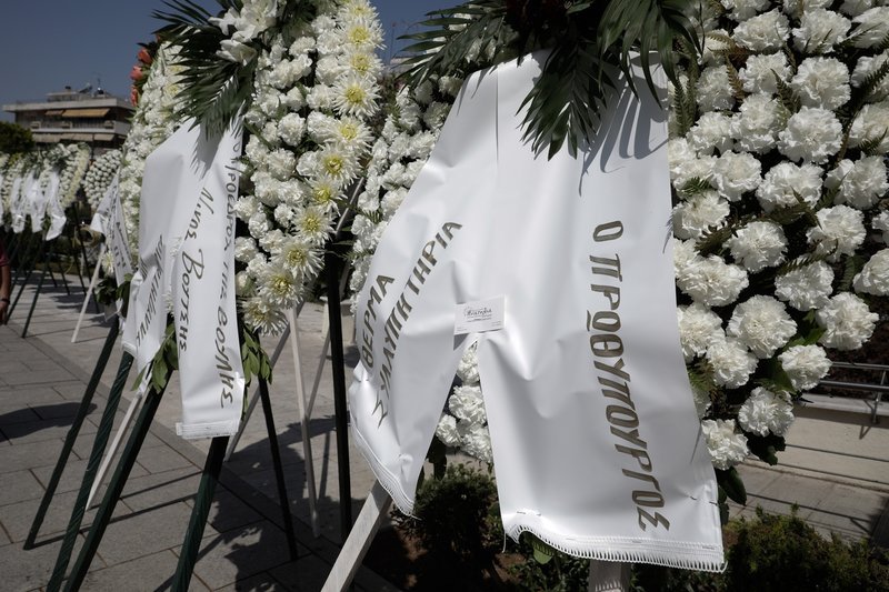 Πλήθος κόσμου στην κηδεία του Χάρρυ Κλυνν -Παρών και ο πρωθυπουργός Αλέξης Τσίπρας [εικόνες] | iefimerida.gr 10