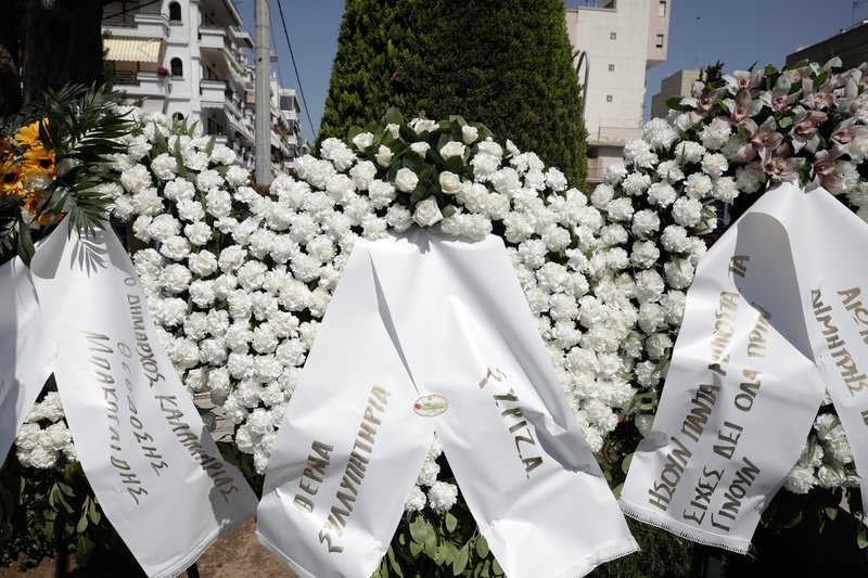 Πλήθος κόσμου στην κηδεία του Χάρρυ Κλυνν -Παρών και ο πρωθυπουργός Αλέξης Τσίπρας [εικόνες] | iefimerida.gr 11