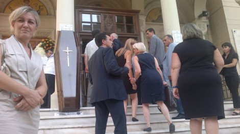 Συγγενείς και φίλοι είπαν το τελευταίο αντίο στην Θεανώ Παπαπάνου, πεθερά του Γιώργου Παπανδρέου [εικόνες] | iefimerida.gr 4