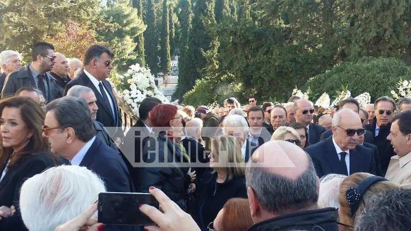 Πλήθος κόσμου στο τελευταίο αντίο στη Βάσω Μεϊμαράκη -Ολη η ΝΔ στην κηδεία [εικόνες] | iefimerida.gr 28