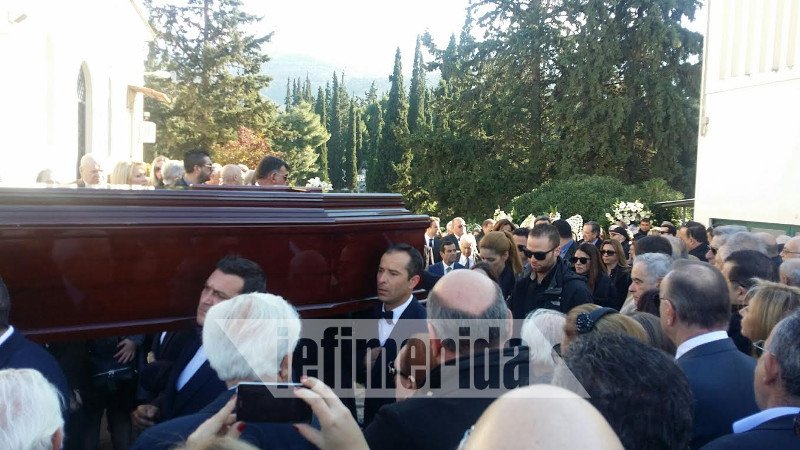 Πλήθος κόσμου στο τελευταίο αντίο στη Βάσω Μεϊμαράκη -Ολη η ΝΔ στην κηδεία [εικόνες] | iefimerida.gr 24