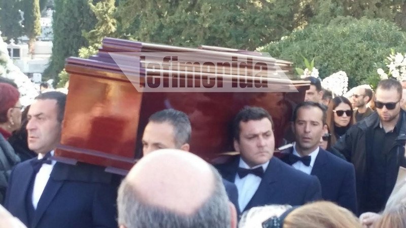 Πλήθος κόσμου στο τελευταίο αντίο στη Βάσω Μεϊμαράκη -Ολη η ΝΔ στην κηδεία [εικόνες] | iefimerida.gr 23
