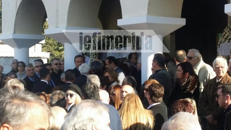 Πλήθος κόσμου στο τελευταίο αντίο στη Βάσω Μεϊμαράκη -Ολη η ΝΔ στην κηδεία [εικόνες] | iefimerida.gr 6