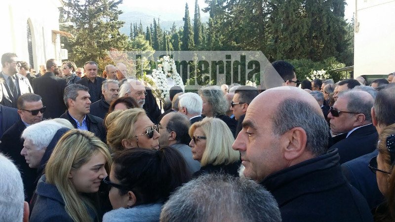 Πλήθος κόσμου στο τελευταίο αντίο στη Βάσω Μεϊμαράκη -Ολη η ΝΔ στην κηδεία [εικόνες] | iefimerida.gr 3
