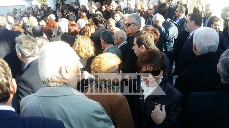 Πλήθος κόσμου στο τελευταίο αντίο στη Βάσω Μεϊμαράκη -Ολη η ΝΔ στην κηδεία [εικόνες] | iefimerida.gr 2