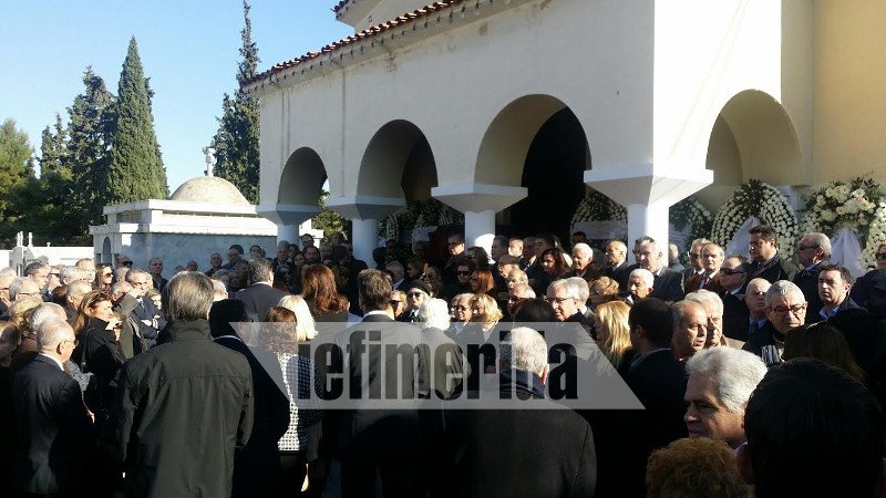Πλήθος κόσμου στο τελευταίο αντίο στη Βάσω Μεϊμαράκη -Ολη η ΝΔ στην κηδεία [εικόνες] | iefimerida.gr 0