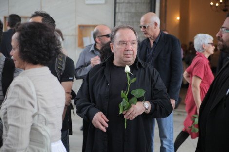 Θρήνος στο τελευταίο αντίο στον μεγάλο ηθοποιό και θεατρικό σκηνοθέτη Λευτέρη Βογιατζή [εικόνες] | iefimerida.gr 4