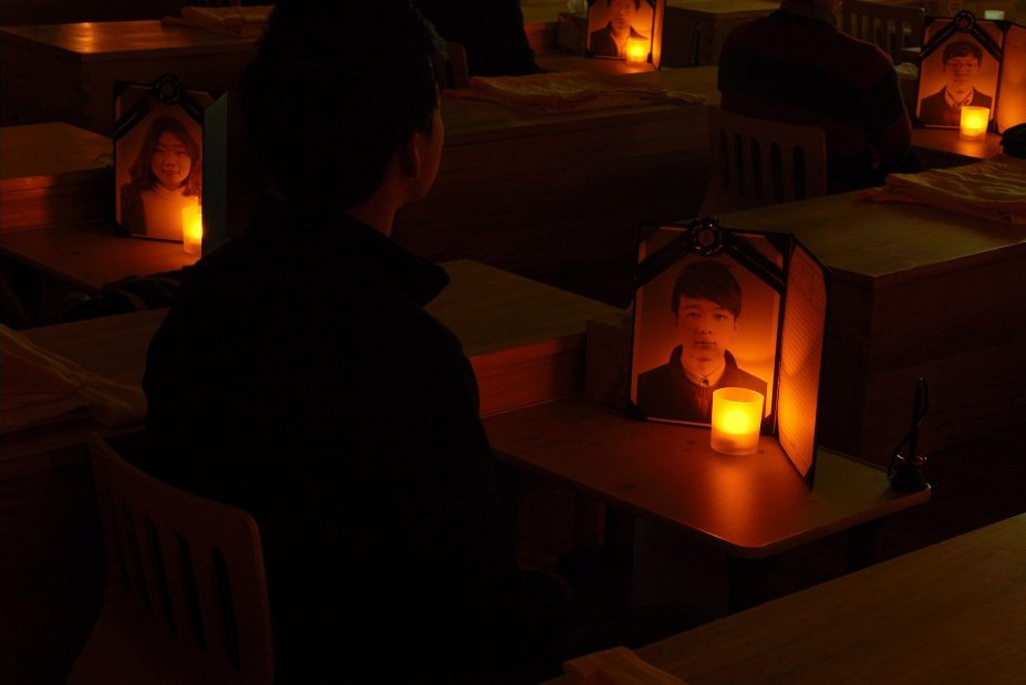 Πηγαίνουν ζωντανοί στην κηδεία τους -Μία περίεργη «θεραπεία» για την κατάθλιψη και το άγχος [εικόνες] | iefimerida.gr 6