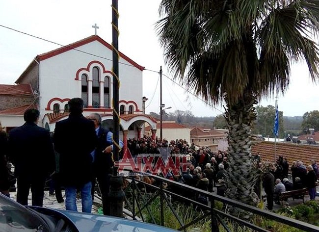 Σε κλίμα οδύνης η κηδεία της 44χρονης στο Μεσολόγγι -Θρίλερ τι συνέβη πριν πεθάνει [εικόνες] | iefimerida.gr 2