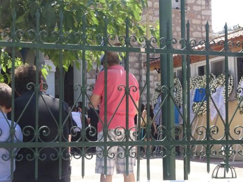 Θρήνος στην κηδεία του 11χρονου Μάριου [εικόνες] | iefimerida.gr 1