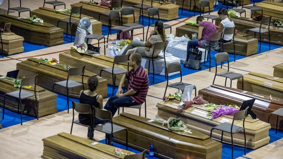 Ιταλία: Χωριά σβήστηκαν από το χάρτη, 281 νεκροί, 388 τραυματίες, 2.500 άστεγοι | iefimerida.gr 3