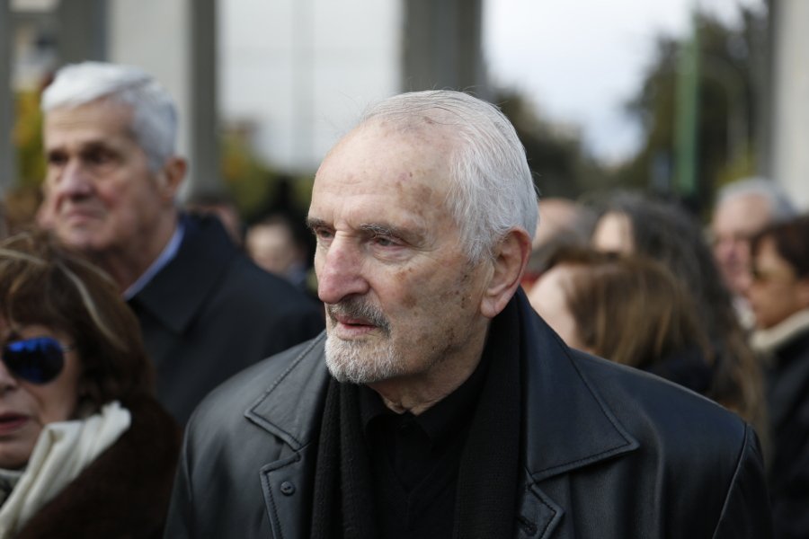 Σύσσωμος ο καλλιτεχνικός κόσμος αποχαιρέτησε τον Σπύρο Ευαγγελάτο [εικόνες] | iefimerida.gr 6