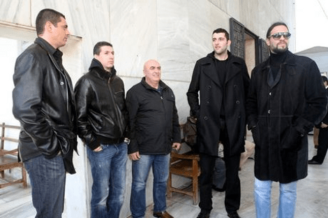 Συγκίνηση στο «στερνό αντίο» για τον Γιώργο Κολοκυθά [εικόνες] | iefimerida.gr 1