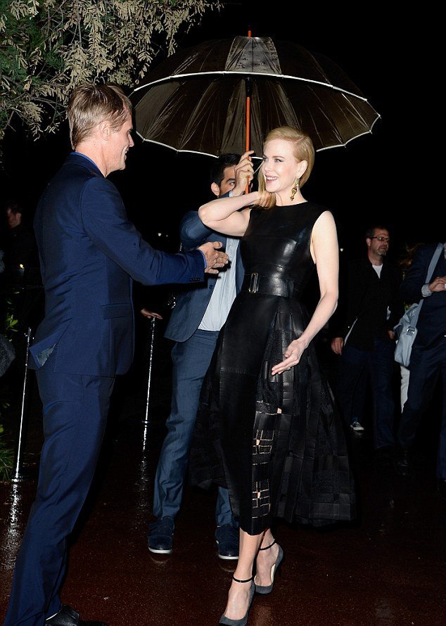 Ντομινατρίξ Μπάτμαν ντύθηκε η Νικόλ Κίντμαν-Ξέχασε μόνο το μαστίγιο [εικόνες]  | iefimerida.gr 2