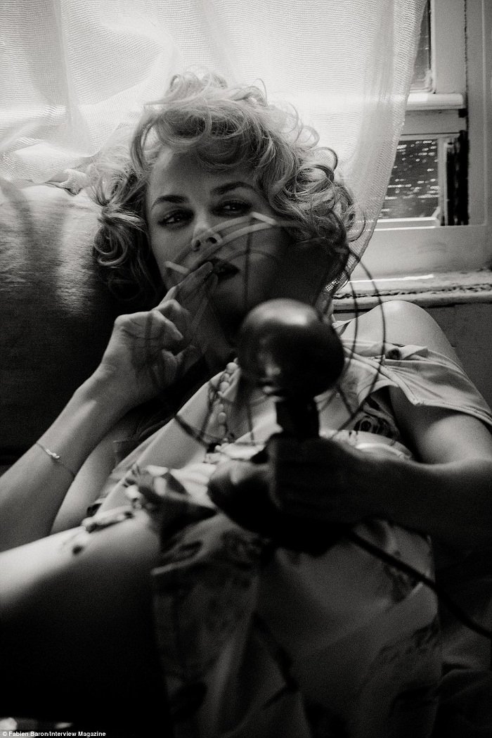 Η σέξι πλευρά της Νικόλ Κίντμαν -Σε αισθησιακή ασπρόμαυρη φωτογράφιση [εικόνες] | iefimerida.gr 2