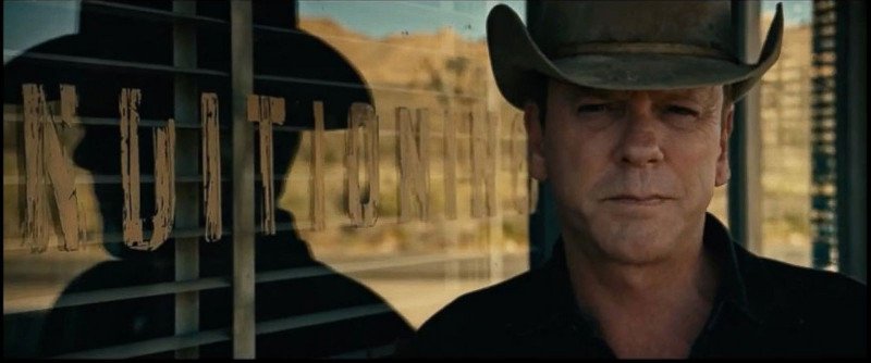 O Κίφερ Σάδερλαντ αλλάζει ρόλο -Γίνεται τραγουδιστής [βίντεο] | iefimerida.gr 0