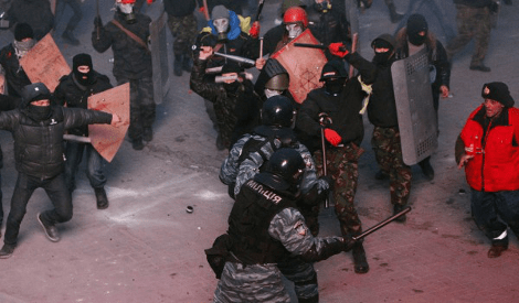 Το Κίεβο φλέγεται: 200.000 διαδηλωτές πολιόρκησαν την ουκρανική Βουλή [εικόνες&βίντεο] | iefimerida.gr 2