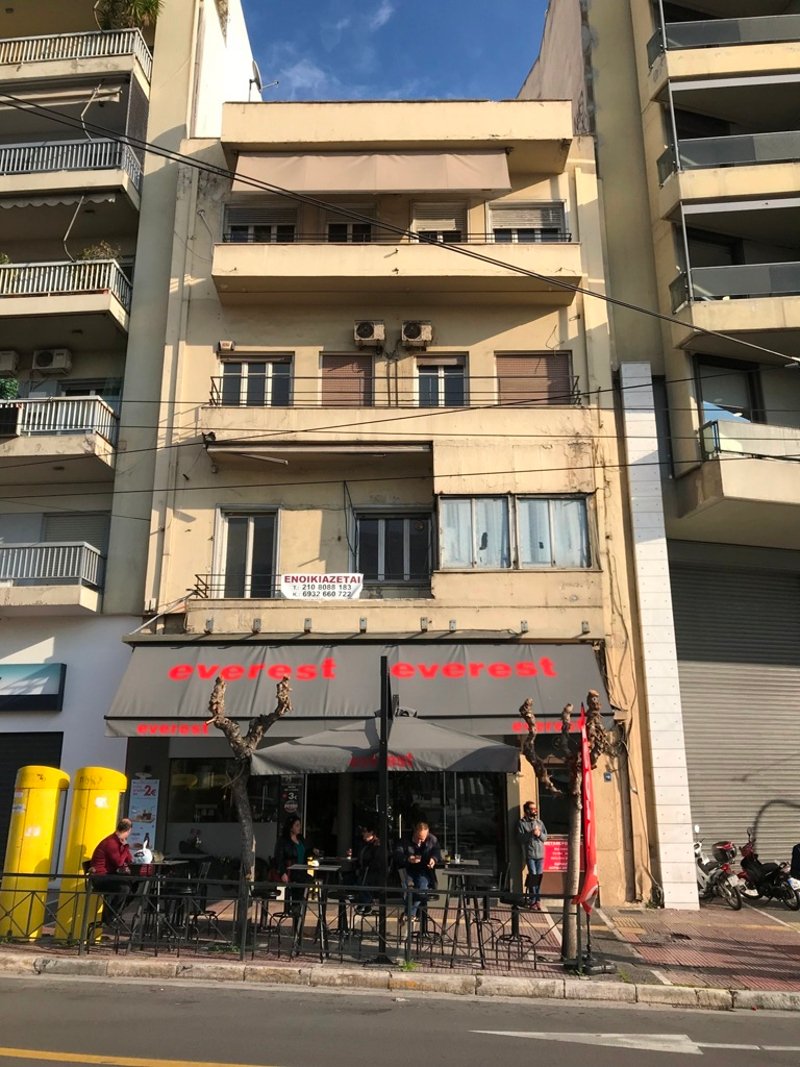 Η μικρή πολυκατοικία στην Λεωφόρο Κηφισίας 4 (Φωτογραφία: ΑΠΕ-ΜΠΕ)