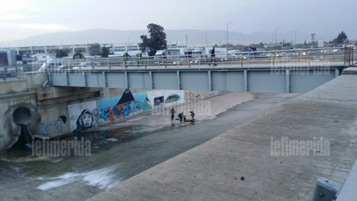 Νεαρό ζευγάρι «βούτηξε» στον Κηφισό -Μυστήριο το πώς βρέθηκε εκεί [εικόνες] | iefimerida.gr 4