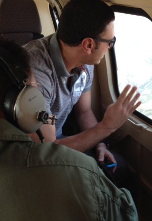 O Κικίλιας μπήκε σε super puma και πέταξε πάνω από την φλεγόμενη περιοχή της Κορίνθου [εικόνες] | iefimerida.gr 1