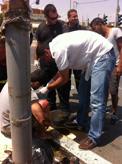 Τροχαίο μπροστά στα μάτια του Βασίλη Κικίλια: Πρόσφερε τις ιατρικές του υπηρεσίες ο υπουργός [εικόνα] | iefimerida.gr 0