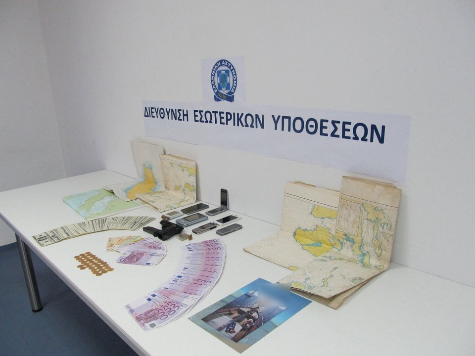 Αρχιφύλακας, τραπεζική υπάλληλος, ναυτικοί και απόστρατος του Λιμενικού σε κύκλωμα διακίνησης μεταναστών [εικόνες] | iefimerida.gr 2