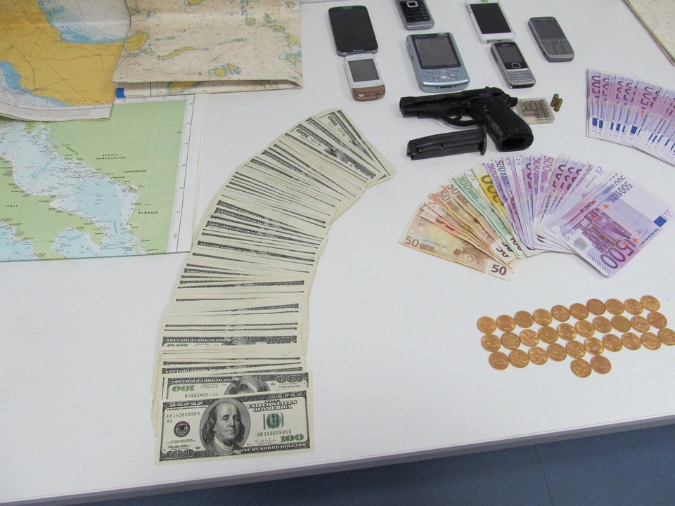 Αρχιφύλακας, τραπεζική υπάλληλος, ναυτικοί και απόστρατος του Λιμενικού σε κύκλωμα διακίνησης μεταναστών [εικόνες] | iefimerida.gr 3