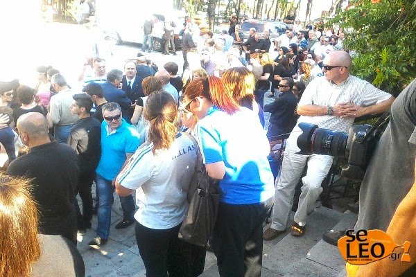 Συγκίνηση στο τελευταίο αντίο στον Ανδρέα Κιλιγκαρίδη [εικόνες] | iefimerida.gr 0