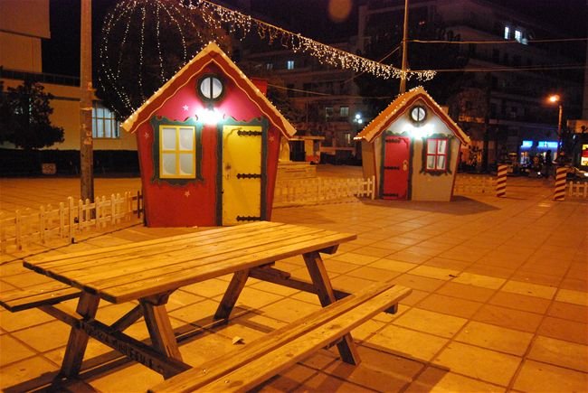 Χριστουγεννιάτικα χωριά ξεφυτρώνουν σε κάθε γωνιά της Ελλάδας [εικόνες] | iefimerida.gr 5