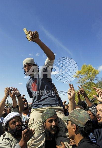 Νεκρός ο Καντάφι - Τέλος εποχής στη Λιβύη [βίντεο] | iefimerida.gr 1