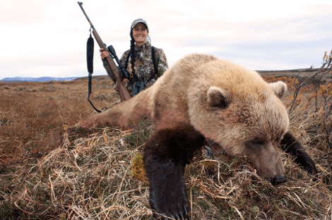 Η τηλεπαρουσιάστρια που απολαμβάνει να σκοτώνει άγρια ζώα - Kομπάζει για τα «κατορθώματά» της με φωτογραφίες στα social media [εικόνες] | iefimerida.gr 1