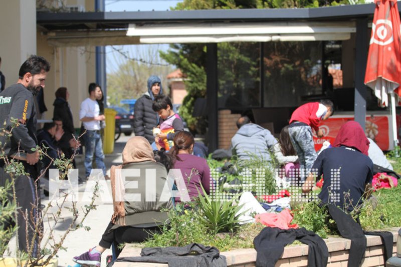 Κυλλήνη: Σε αίθουσα του Λιμενικού Ταμείου οι 66 πρόσφυγες που εντοπίστηκαν στο Ιόνιο [εικόνες] | iefimerida.gr 2