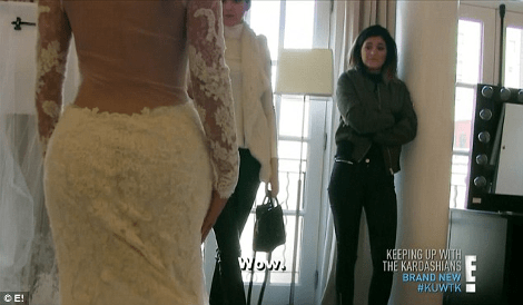 Η Κιμ Καρντάσιαν δεν ήθελε να δει κανείς ούτε το νυφικό της και τώρα δείχνει και τα εσώρουχα που φορούσε την πρώτη νύχτα του γάμου της [εικόνες] | iefimerida.gr 1