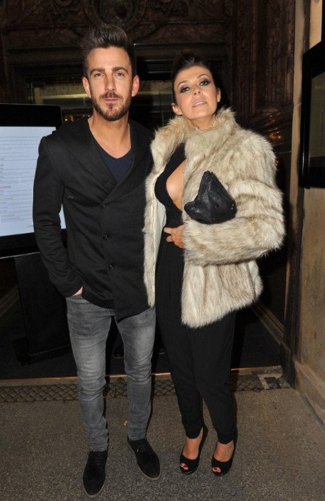 Aυτή είναι η νέα Κιμ Καρντάσιαν -Η μελαχρινή ηθοποιός που τα βγάζει όλα στη φόρα [εικόνες] | iefimerida.gr 2