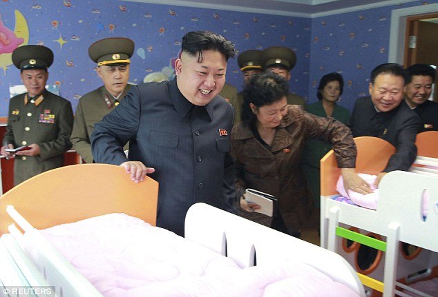 Ο Κιμ Γιονγκ Ουν, αφού διέταξε την εκτέλεση 6 υπουργών, εγκαινίασε ορφανοτροφείο χαζογελώντας στις κάμερες [εικόνες] | iefimerida.gr 2