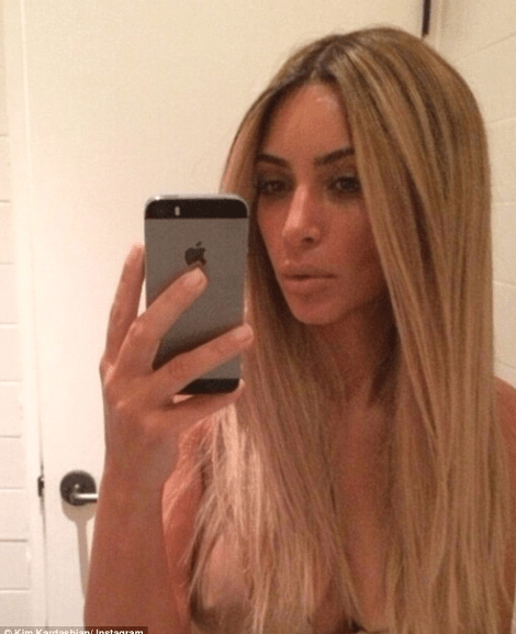Η selfie της Κιμ Καρντάσιαν με το ξανθό μαλλί που προκάλεσε κομφούζιο [εικόνες] | iefimerida.gr 1