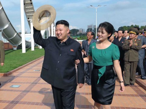 Παρέλαση του κιτς: Οι σύζυγοι των μεγαλύτερων δικτατόρων του πλανήτη [εικόνες] | iefimerida.gr 7