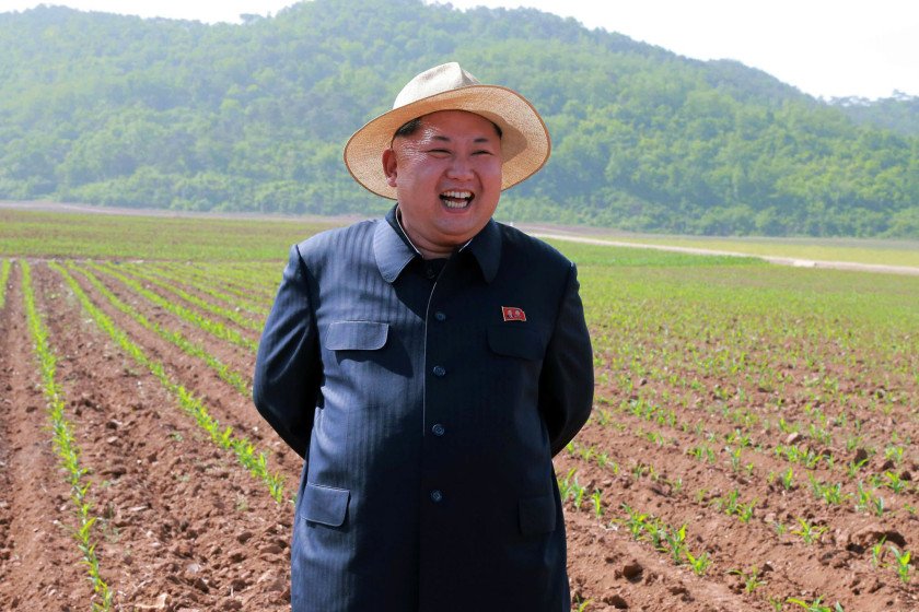 O Κιμ Γιονγκ Ουν αγρότης: Με ψάθινο καπέλο στους αγρούς [εικόνες] | iefimerida.gr 3