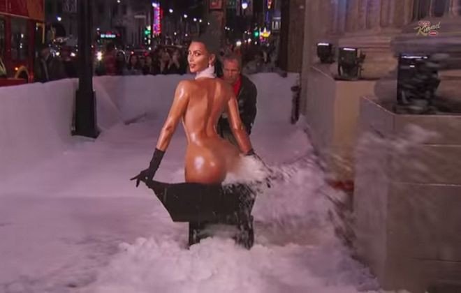 Ξεφτιλίζουν την Κιμ Καρντάσιαν: Εκαναν τα οπίσθιά της... εκχιονιστικό [βίντεο] | iefimerida.gr 1