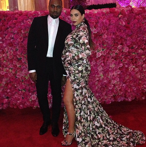 «Εγώ το φόρεσα καλύτερα» δηλώνει ο Ρόμπιν Ουίλιαμς για το λουλουδάτο φόρεμα της Καρντάσιαν [εικόνα]   | iefimerida.gr 0