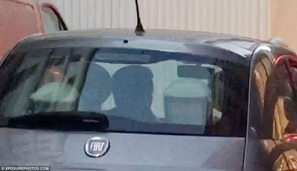 Οι ληστές της Καρντάσιαν βρίσκονται μέσα σε αυτό το γκρι Fiat 500; Βίντεο με το αυτοκίνητο που την παρακολουθούσε διαρκώς [βίντεο] | iefimerida.gr 1